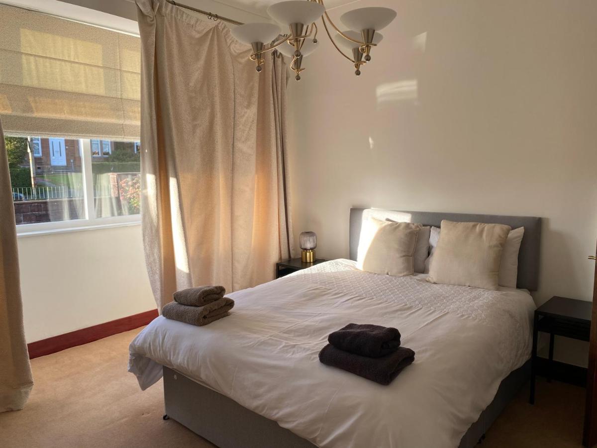 Mansewood Road Villa - Glasgow — Photos 2