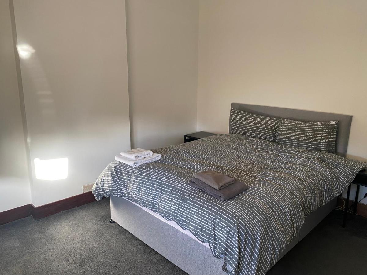 Mansewood Road Villa - Glasgow — Photos 3